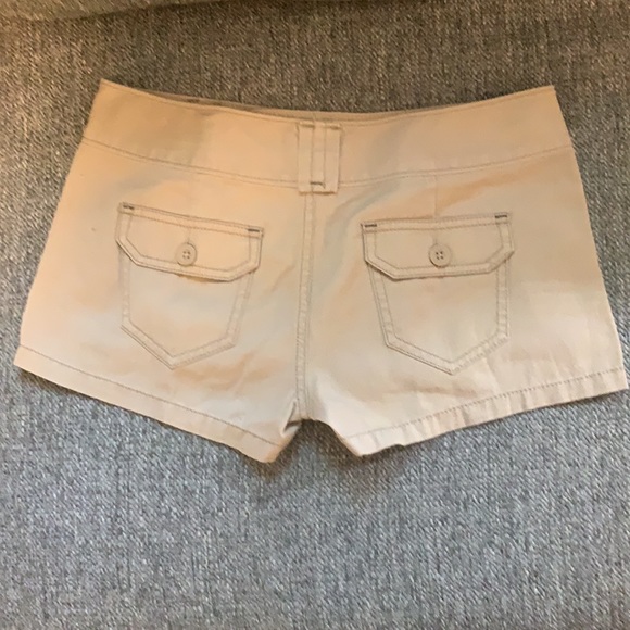 Khaki shorts - Express Size 2 - Picture 2 of 3